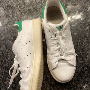Iconic Adidas Stan Smiths women’s size 6 white (w green)